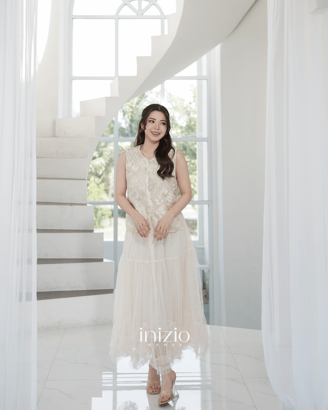 Akira Set in Cream Yellow