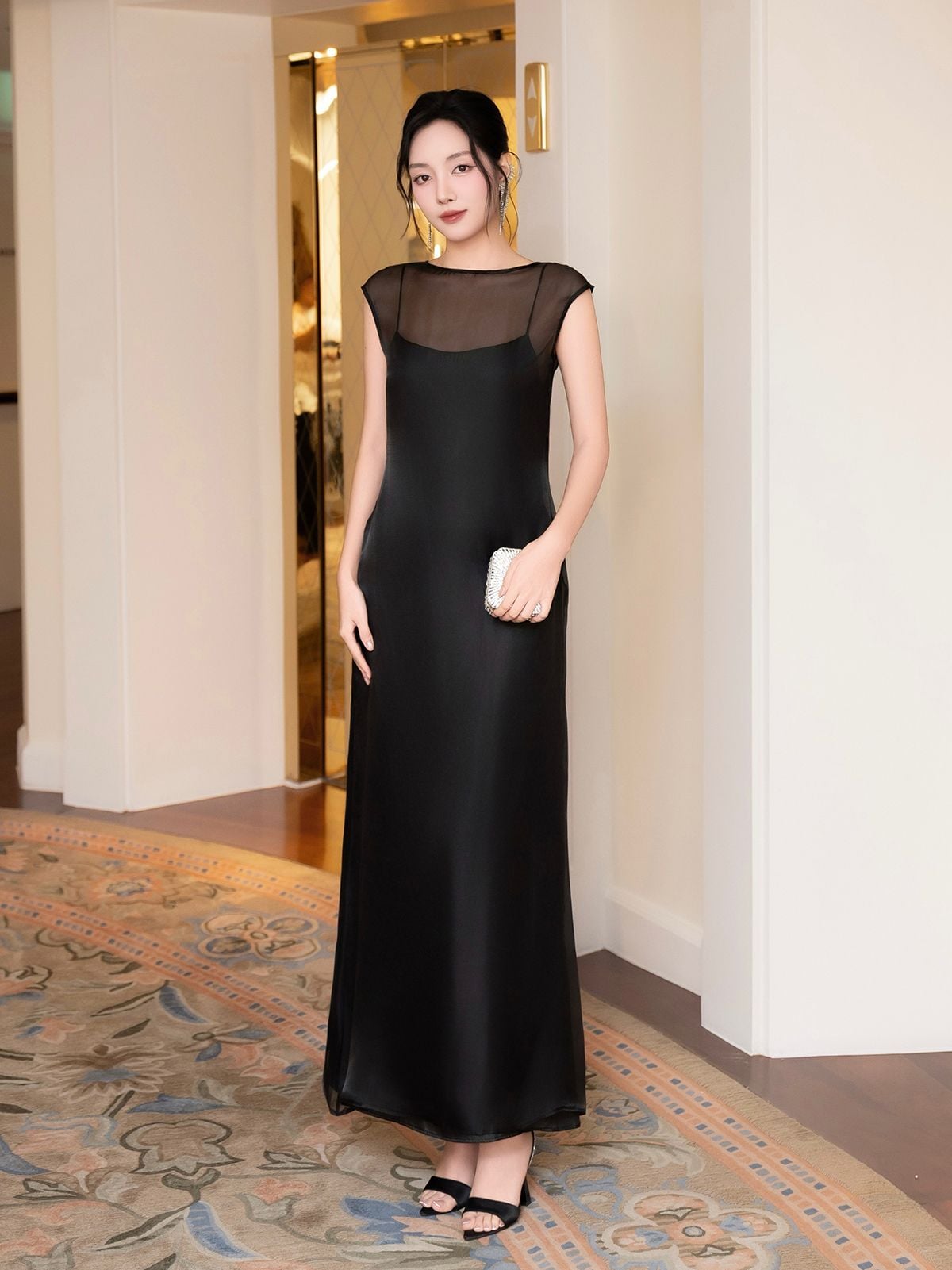 Liora dress in Black