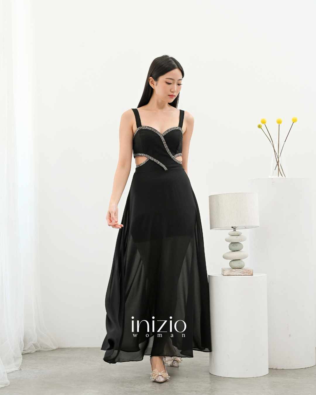 Zenia cut-off waist dress in Black