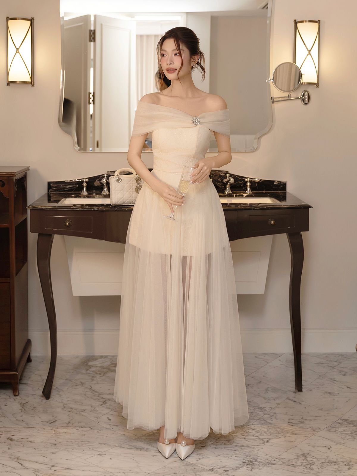 Hana Two-way dress in Gold